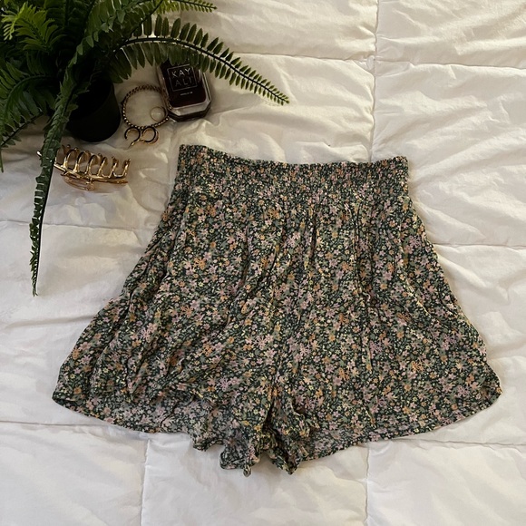 Floral Shorts - Picture 1 of 2